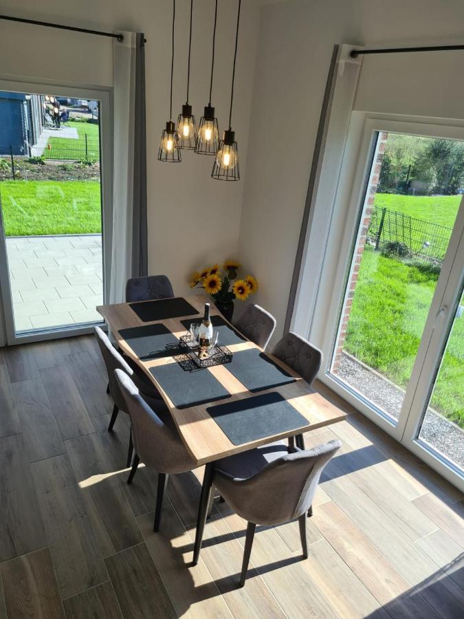 Haus Kuestenbrise - Urlaub Mit Hund An Der Kueste Mit Eigenen Garten, Sauna Und Gemuetlichen Kaminfeuer Schweiburg Exterior foto